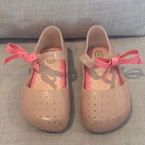 Mini Melissa Beige Dress Shoes with Pink Bow